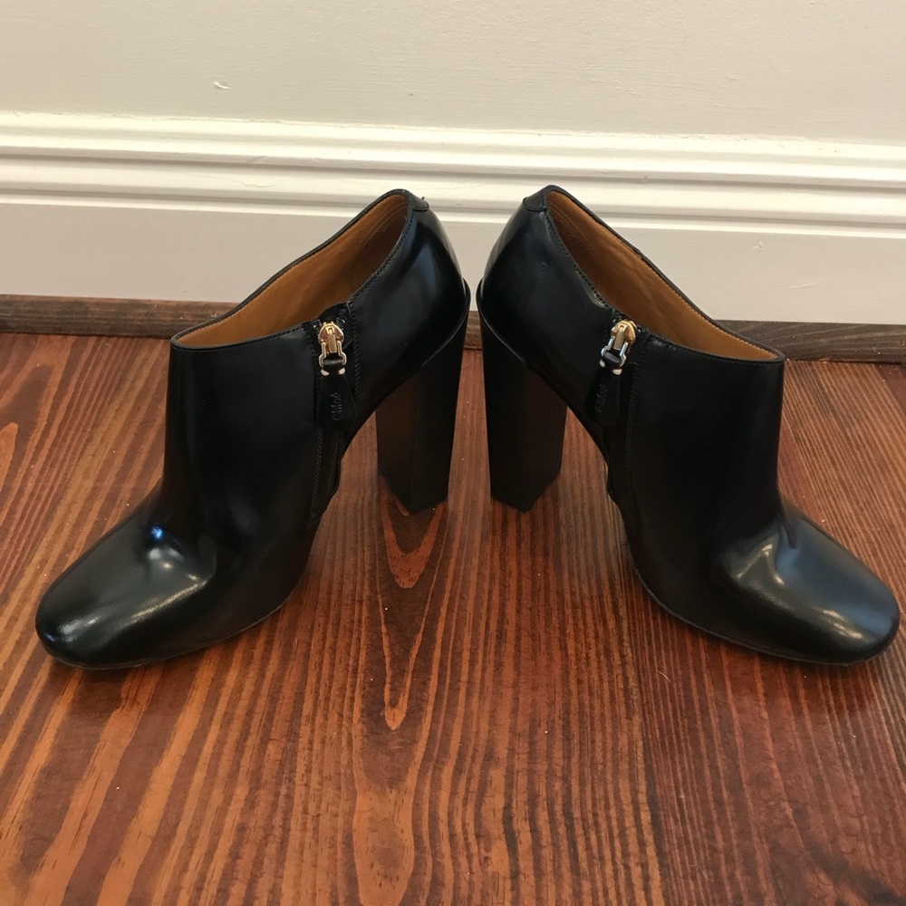 Gorgeous Chloe black leather booties